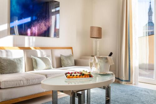 Suite Presidencial con terraza del hotel Melia Genova. Foto 4