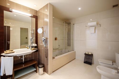 Habitación Doble Superior con bañera de hidromasaje del hotel Bessahotel Boavista. Foto 7