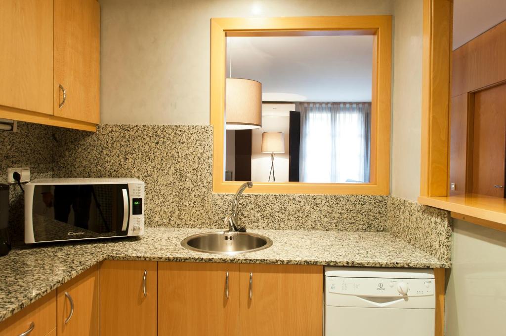 Estudio Económica del hotel Aspasios Plaza Real Apartments. Foto 2