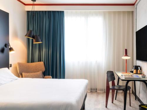 Habitación Doble Estándar del hotel ibis Styles Barcelona Sant Joan Despi. Foto 3