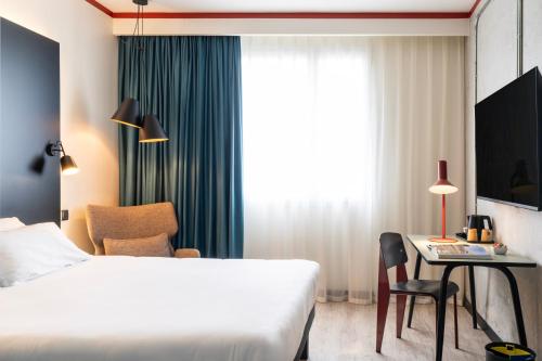 Habitación Doble Estándar del hotel ibis Styles Barcelona Sant Joan Despi. Foto 9