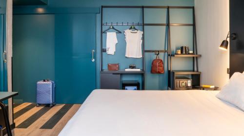 Habitación Doble Estándar del hotel ibis Styles Barcelona Sant Joan Despi. Foto 10