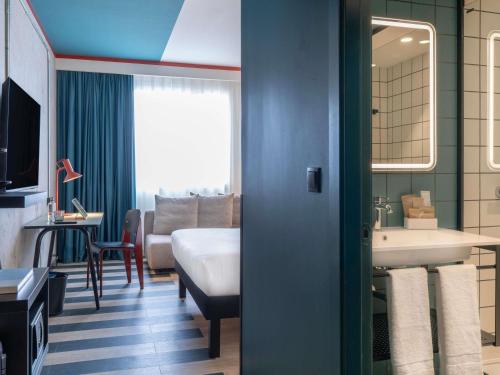 Habitación Doble Premium del hotel ibis Styles Barcelona Sant Joan Despi. Foto 5