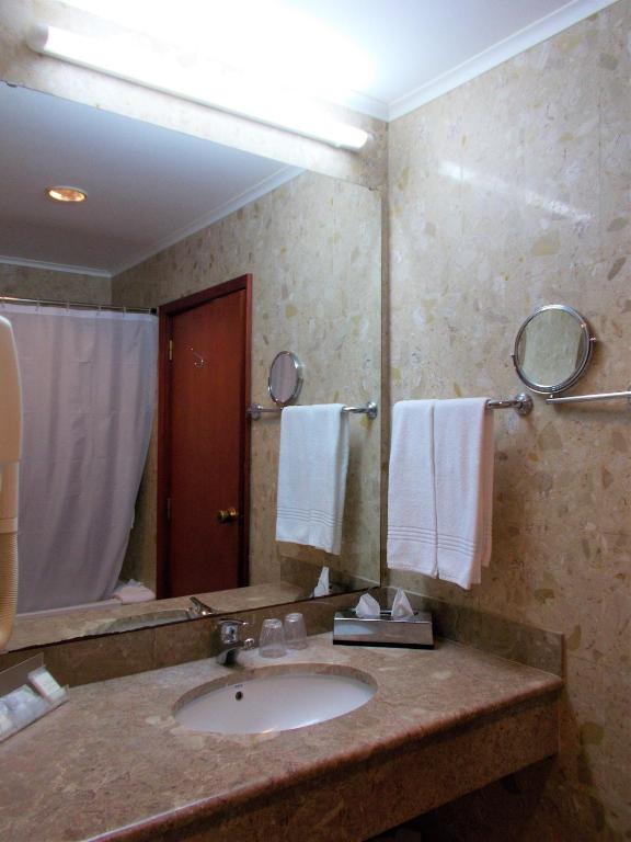 Habitación doble del hotel Azoris Faial Garden - Resort. Foto 4