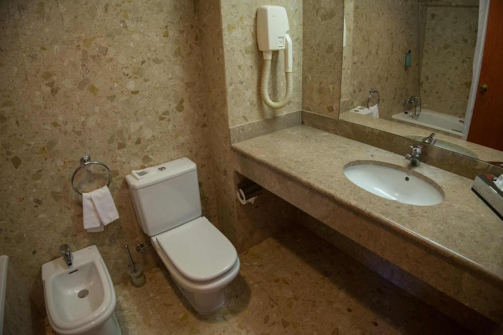 Habitación doble del hotel Azoris Faial Garden - Resort. Foto 6