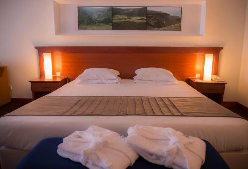 Habitación Doble Deluxe con balcón y vistas al mar del hotel Azoris Faial Garden - Resort. Foto 3