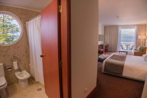 Habitación Doble Deluxe con balcón y vistas al mar del hotel Azoris Faial Garden - Resort. Foto 4