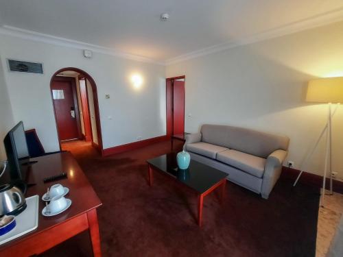 Suite Deluxe del hotel Azoris Faial Garden - Resort. Foto 5