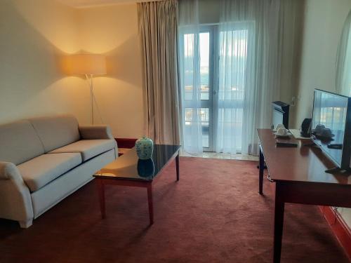 Suite Deluxe del hotel Azoris Faial Garden - Resort. Foto 6