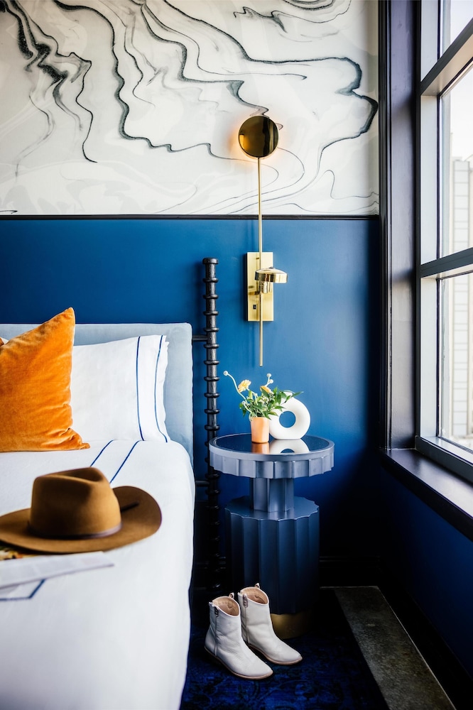 1 Cama King Accesible con Bañera Bronze del hotel Dream Nashville, by Hyatt