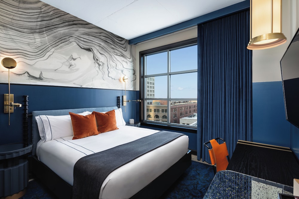 1 Cama King Accesible con Bañera Bronze del hotel Dream Nashville, by Hyatt. Foto 1