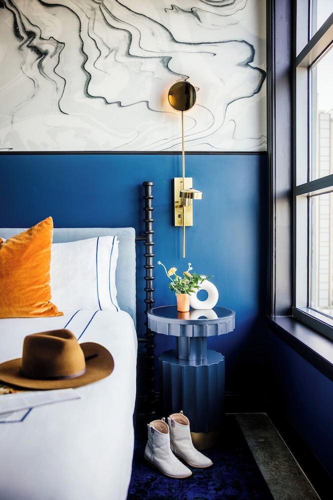 1 Cama King Gold del hotel Dream Nashville, by Hyatt. Foto 1