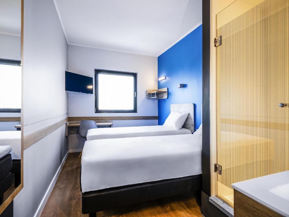 Habitación estándar con 2 camas simples del hotel Ibis Budget Santiago Providencia. Foto 3