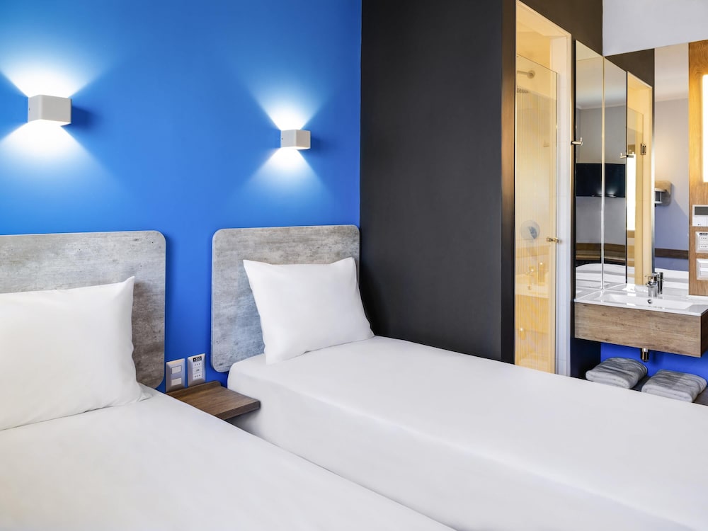 Habitación estándar con 2 camas simples del hotel Ibis Budget Santiago Providencia. Foto 4