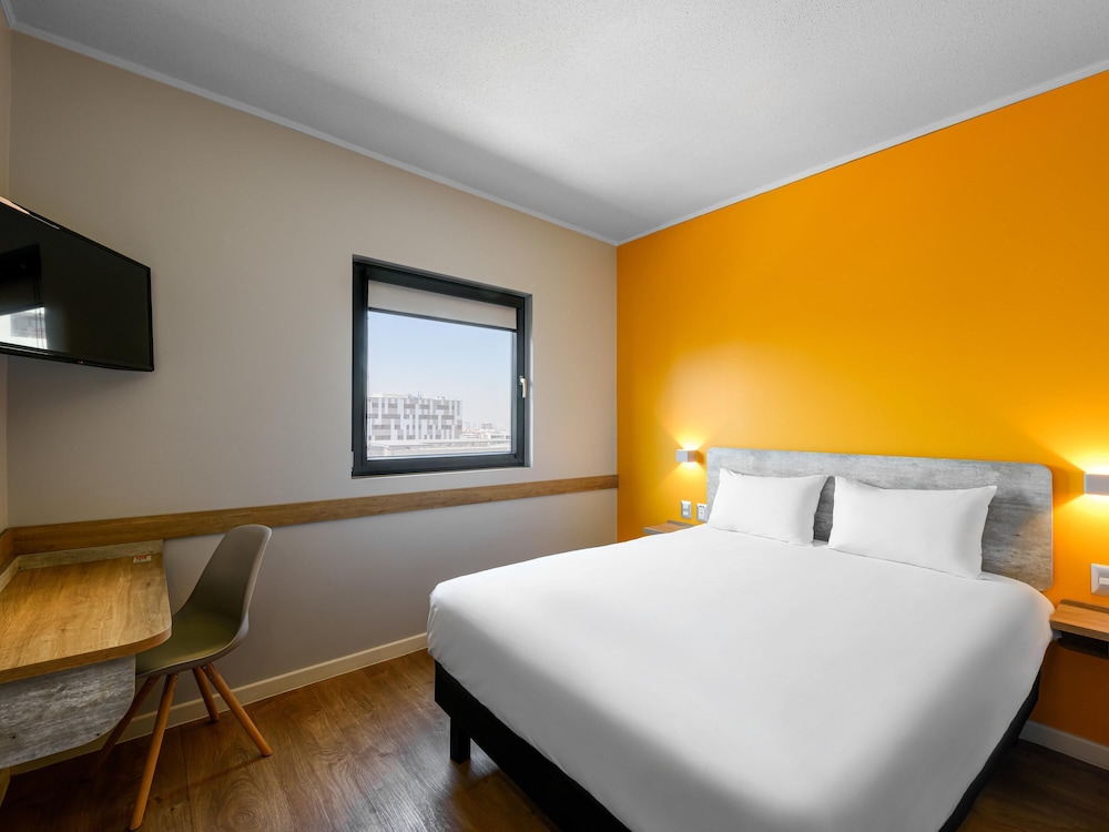 Habitación superior amplia con 1 cama doble del hotel Ibis Budget Santiago Providencia. Foto 3