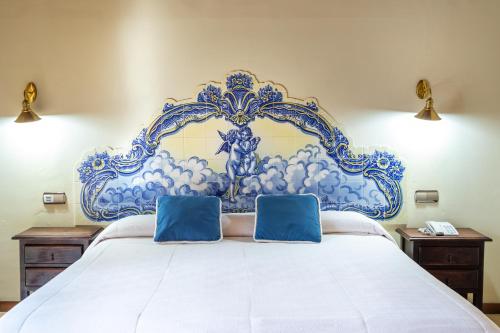 Habitación con cama extragrande. del hotel São João De Deus By Ridan Hotels