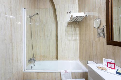 Habitación con cama extragrande. del hotel São João De Deus By Ridan Hotels. Foto 15