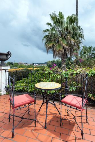 Habitación Doble Superior con un balcón con vistas al jardín del hotel São João De Deus By Ridan Hotels. Foto 1
