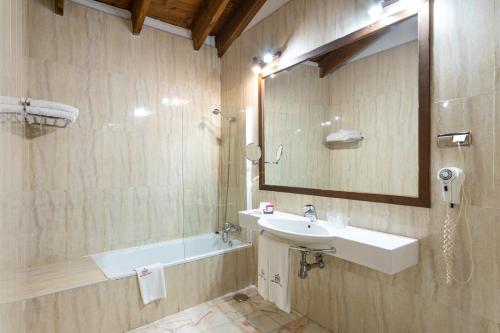 Habitación Familiar del hotel São João De Deus By Ridan Hotels. Foto 8
