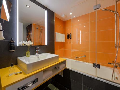 Habitación Doble Estándar - 2 camas del hotel Mercure Köln West. Foto 4