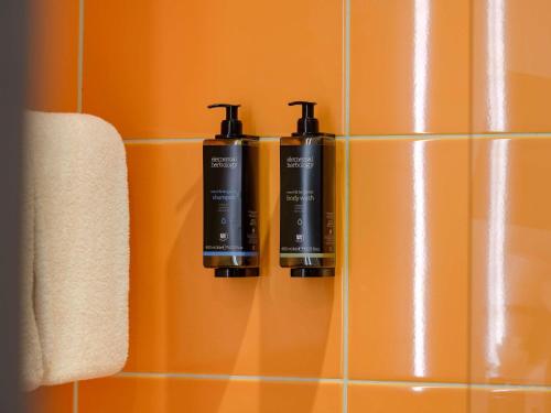 Habitación Doble Estándar con sofá del hotel Mercure Köln West. Foto 3