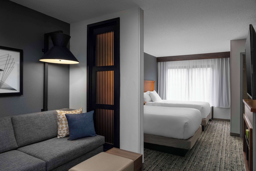 Habitación con dos camas dobles en planta alta (con sofá - cama) del hotel Hyatt Place Dallas-north/by The Galleria. Foto 2