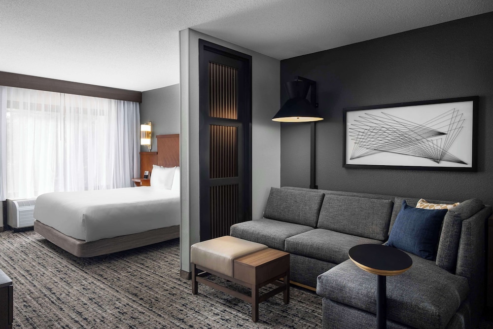 Habitación accesible con cama king size y bañera (con sofá - cama) del hotel Hyatt Place Dallas-north/by The Galleria. Foto 2