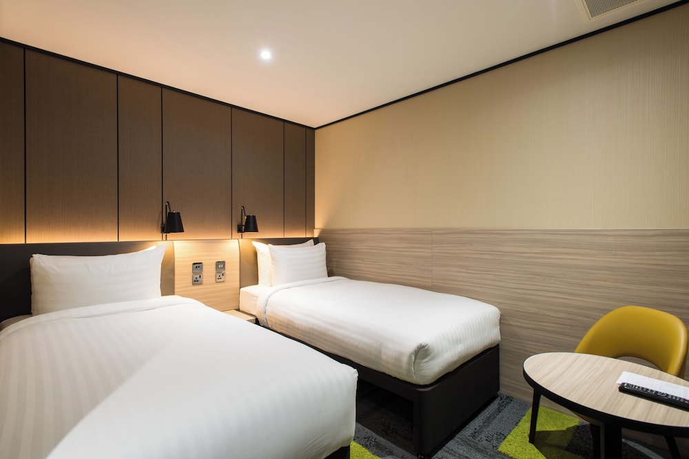 Habitación con 2 camas individuales (Plus) del hotel Aerotel London Heathrow T2 and T3