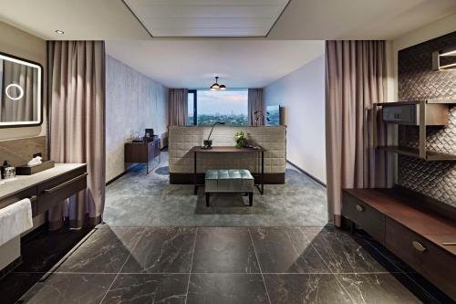 Habitación Premium con cama extragrande del hotel Lindner Dusseldorf Seestern, Part Of Jdv By Hyatt