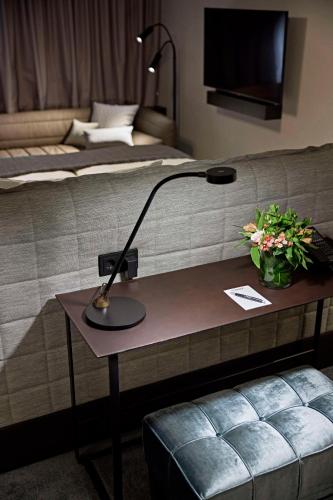 Habitación Premium con cama extragrande del hotel Lindner Dusseldorf Seestern, Part Of Jdv By Hyatt. Foto 3