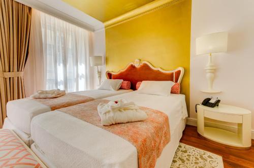 Habitación Doble Superior con vistas al barrio de Chiado - 2 camas del hotel Borges Chiado. Foto 12