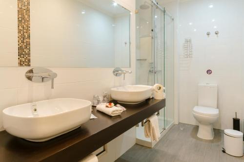 Habitación Doble Superior con vistas al barrio de Chiado del hotel Borges Chiado. Foto 4