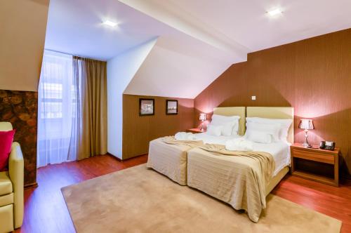 Habitación Triple Estándar del hotel Borges Chiado. Foto 4