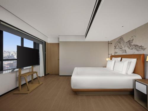 Swiss Executive Suite with one King - size bed, Lounge Access del hotel Swissôtel Beijing Hong Kong Macau Center