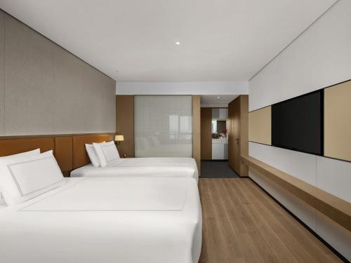 Habitación Swiss Advantage Doble - Planta alta - 2 camas individuales del hotel Swissôtel Beijing Hong Kong Macau Center. Foto 8