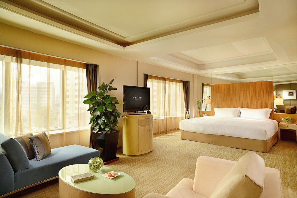 SUITE JUNIOR, 1 Cama King Size, Acceso Club Sofitel, Vista a la ciudad / Jardines del hotel Sofitel Xian On Renmin Square