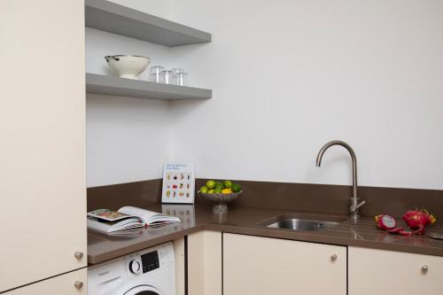 Original Apartment - 1 Bedroom - Balcony - Kitchen del hotel Bob W Tower Hill Residences. Foto 3