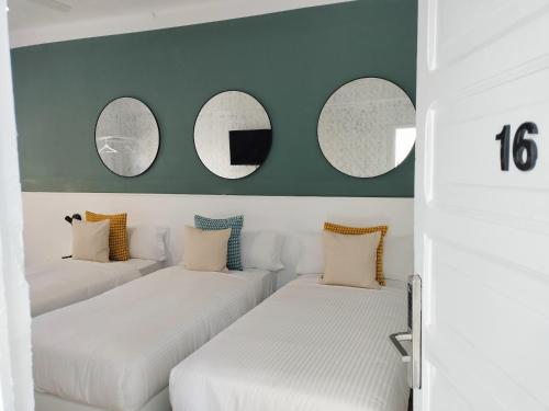 Habitación Triple con baño compartido del hotel Room27. Foto 3