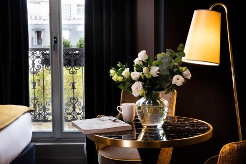 Habitación Deluxe con balcón y vistas a la Torre Eiffel del hotel Rayz Eiffel. Foto 7