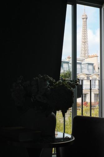 Habitación Deluxe con vistas a la Torre Eiffel del hotel Rayz Eiffel. Foto 2