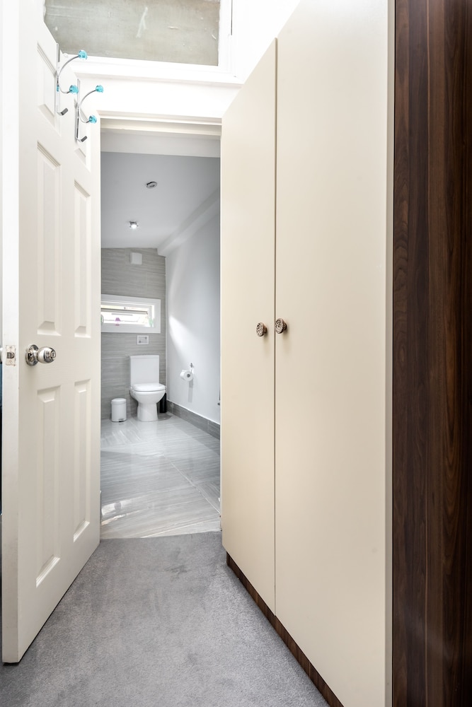 Habitación triple Confort, baño privado del hotel Vilenza. Foto 12