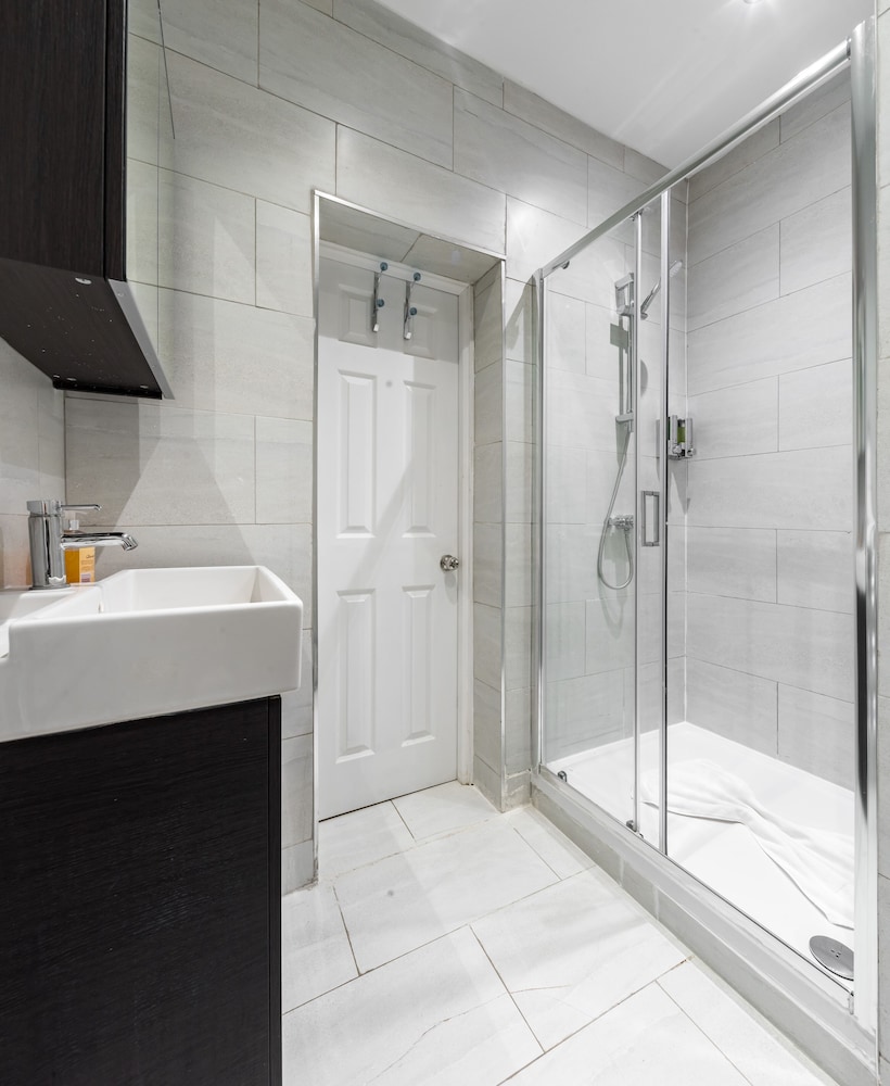 Habitación triple Confort, baño privado del hotel Vilenza. Foto 19