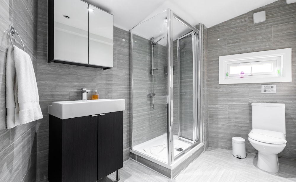 Habitación triple Confort, baño privado del hotel Vilenza. Foto 34