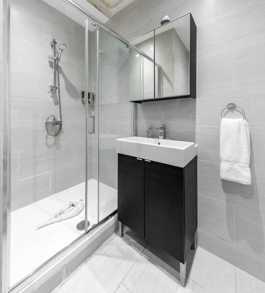 Suite clásica, baño privado del hotel Vilenza. Foto 14