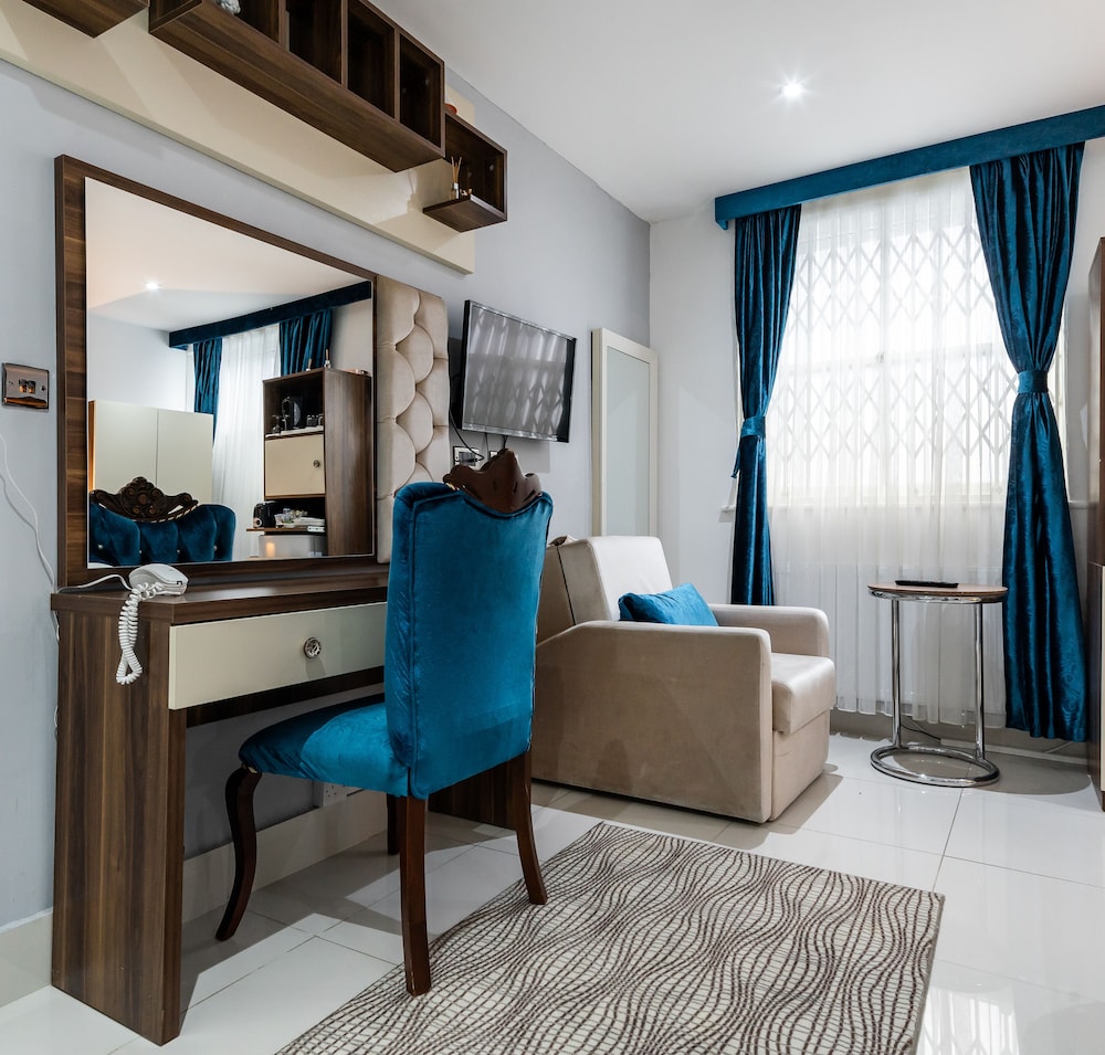 Habitación cuádruple Confort, baño privado del hotel Vilenza. Foto 4