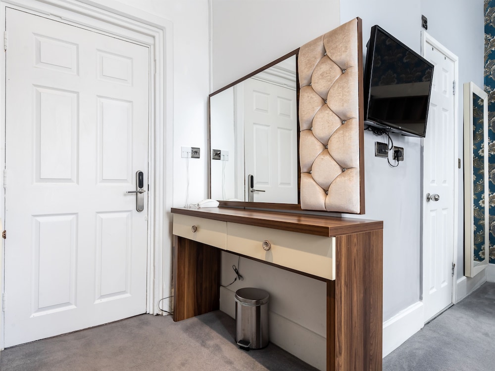 Habitación cuádruple Confort, baño privado del hotel Vilenza. Foto 14