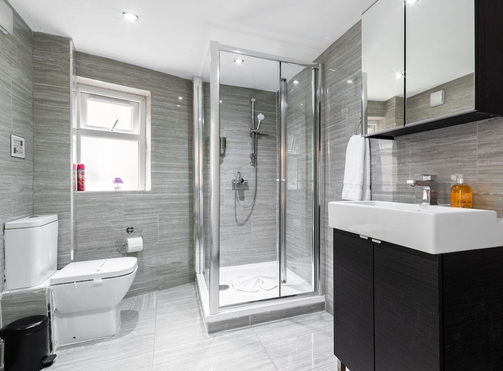 Habitación cuádruple Confort, baño privado del hotel Vilenza. Foto 36