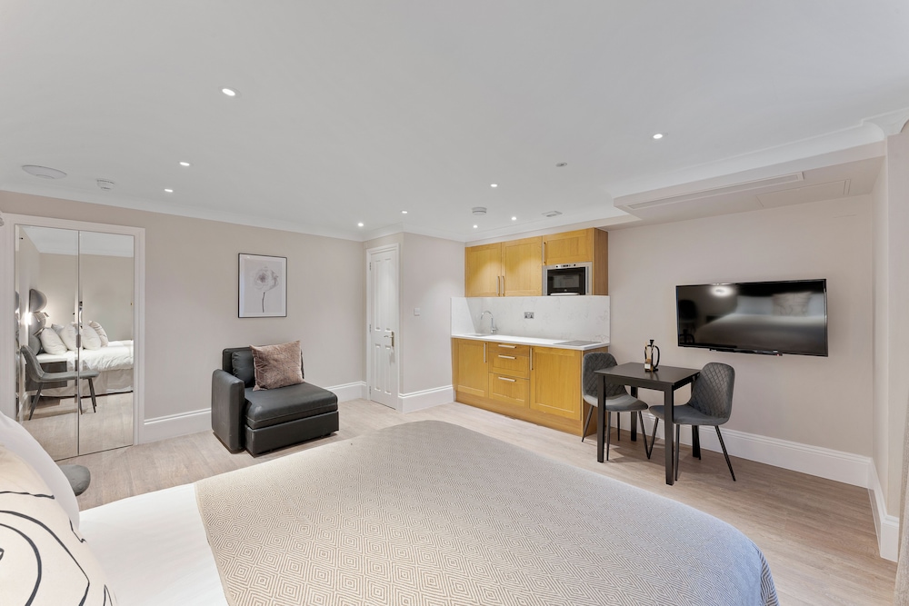 Estudio familiar, 1 cama de matrimonio grande (Lower Ground Floor) del hotel Cleveland Gardens. Foto 1