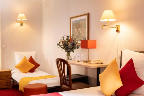Habitación Triple Superior del hotel Saint-Roch. Foto 3