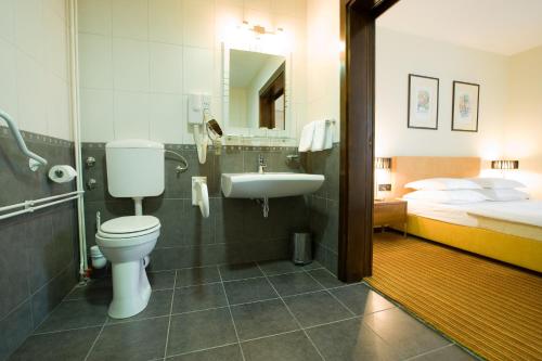 Suite - Acceso para personas de movilidad reducida del hotel Laguna. Foto 3